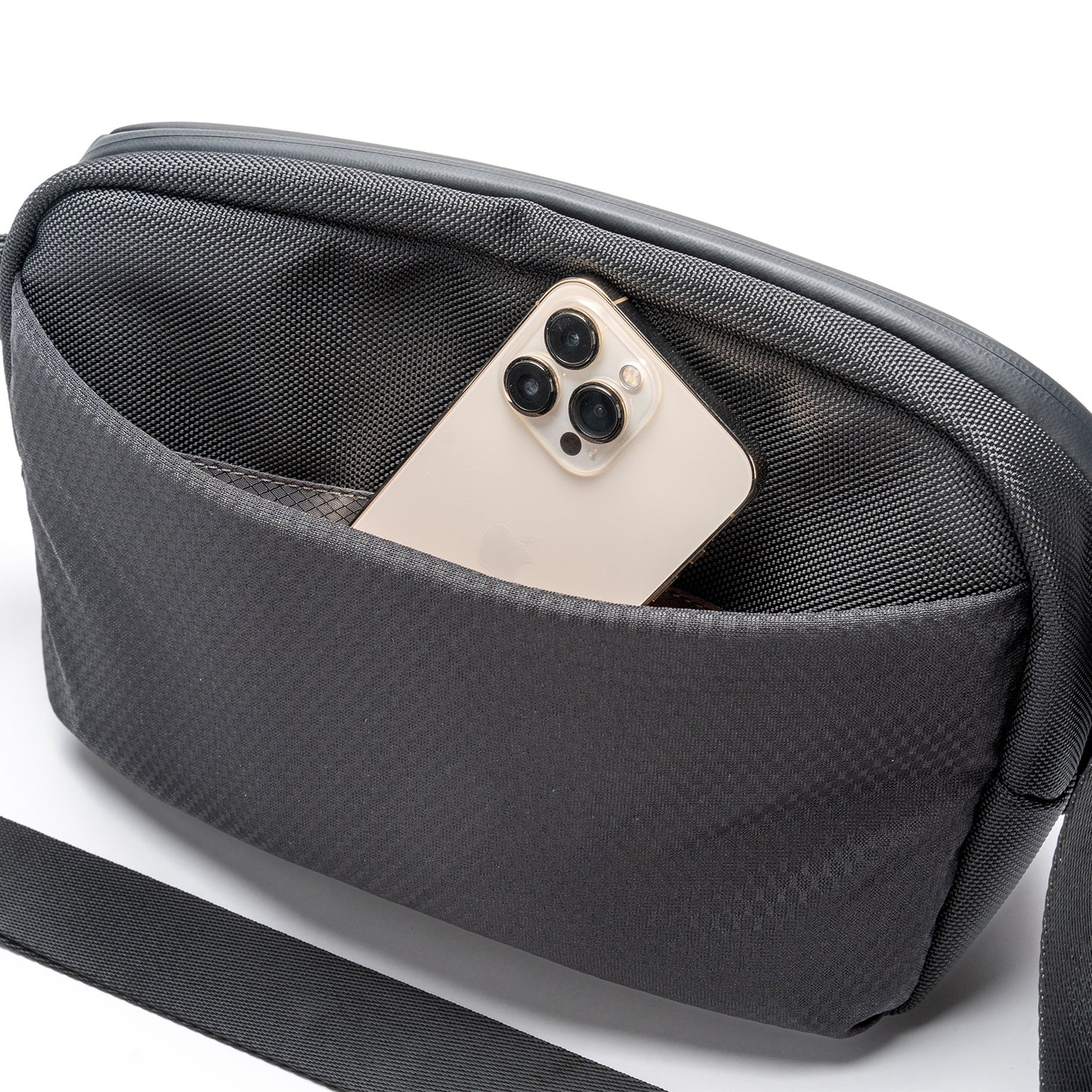 【無駄を無くしたシンプル】ボディバッグ Urban Sling