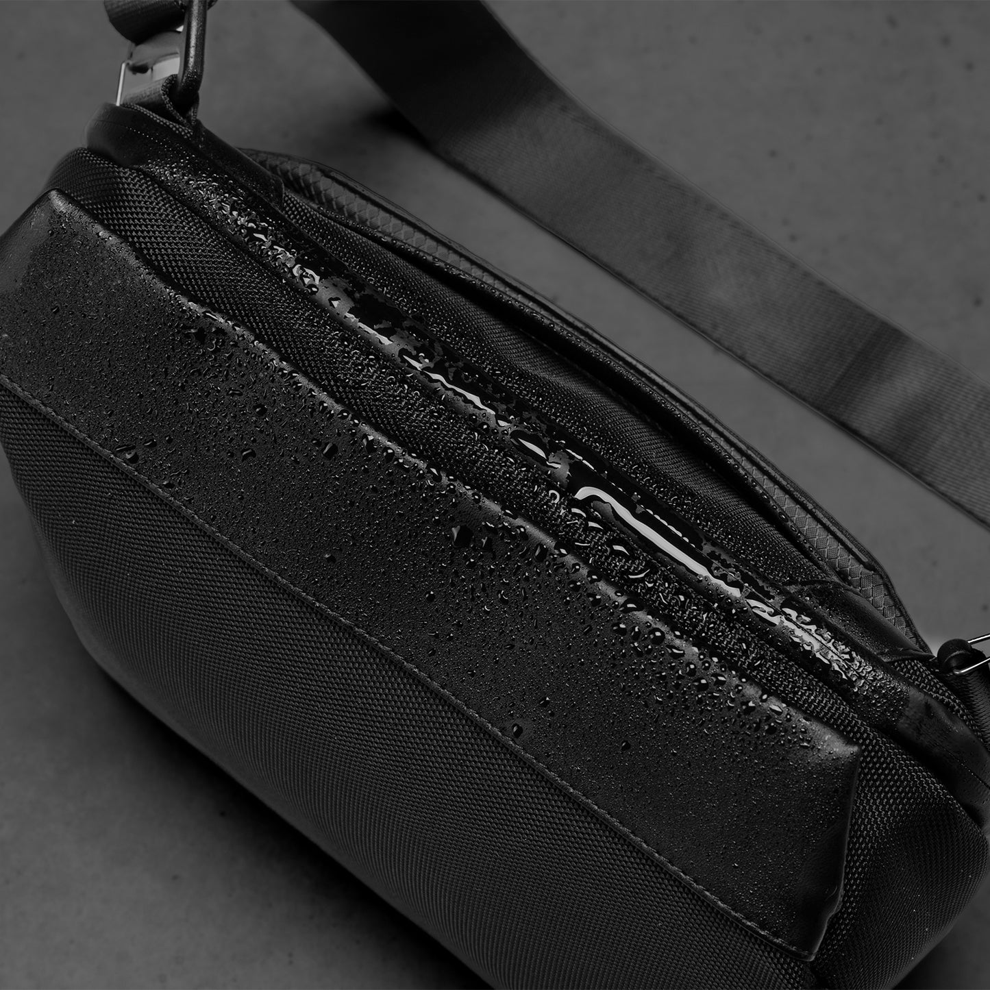 【2秒で荷物が取り出せる】ショルダーバッグ Quick Sling