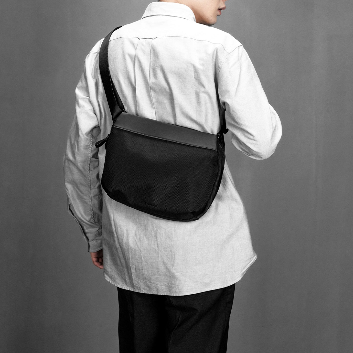 【2秒で荷物が取り出せる】ショルダーバッグ Quick Sling