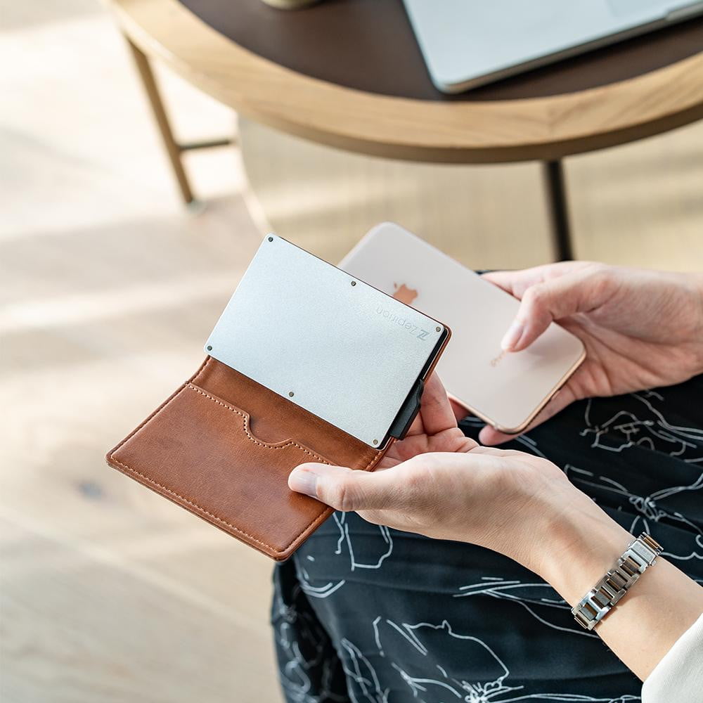 Quick Wallet+ ブラウン