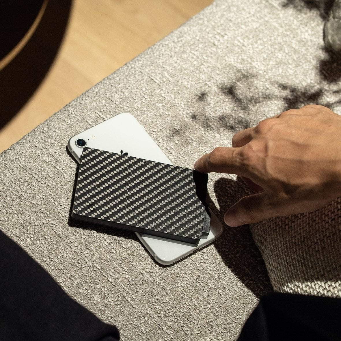 Zepirion カーボンファイバー スライド式 カードケース - Zepirion(ゼピリオン)公式オンラインショップ