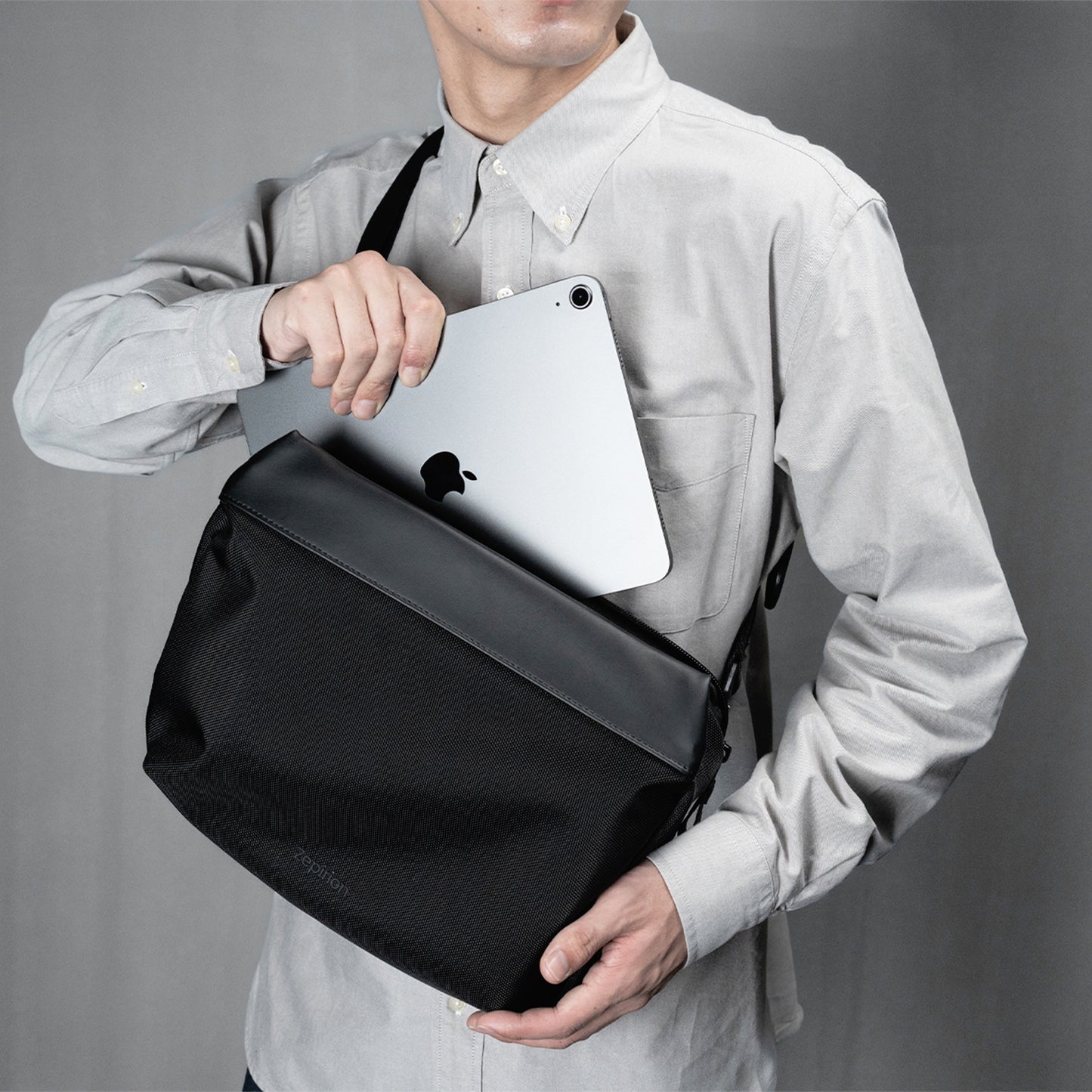 【2秒で荷物が取り出せる】ショルダーバッグ Quick Sling