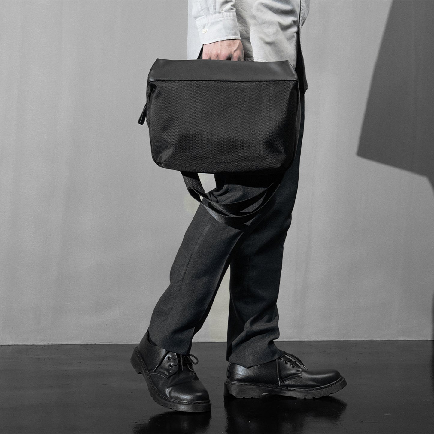 【2秒で荷物が取り出せる】ショルダーバッグ Quick Sling